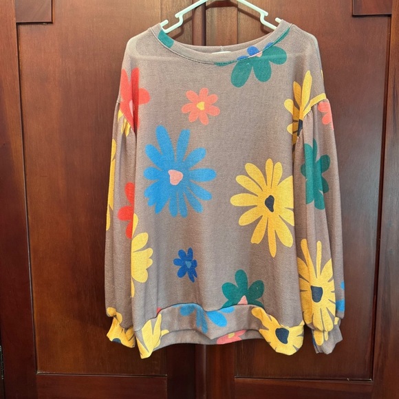 First Love Boxy Colorful Floral Women's Sweatshirt Size Large - Picture 1 of 10